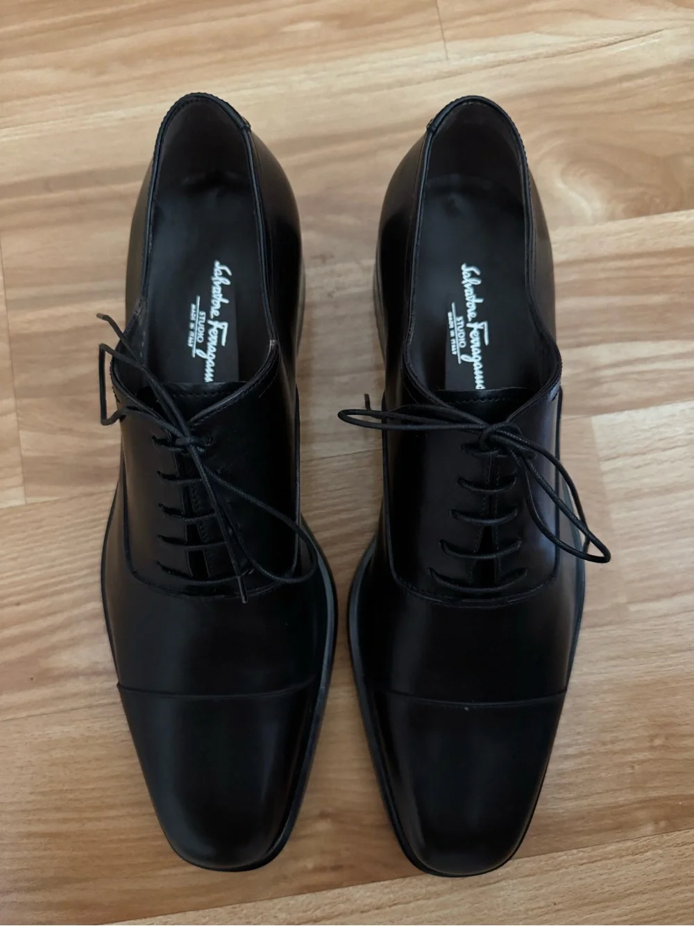 Salvatore Ferragamo Men’s Black Leather Cap-Toe Oxfords 9.5D